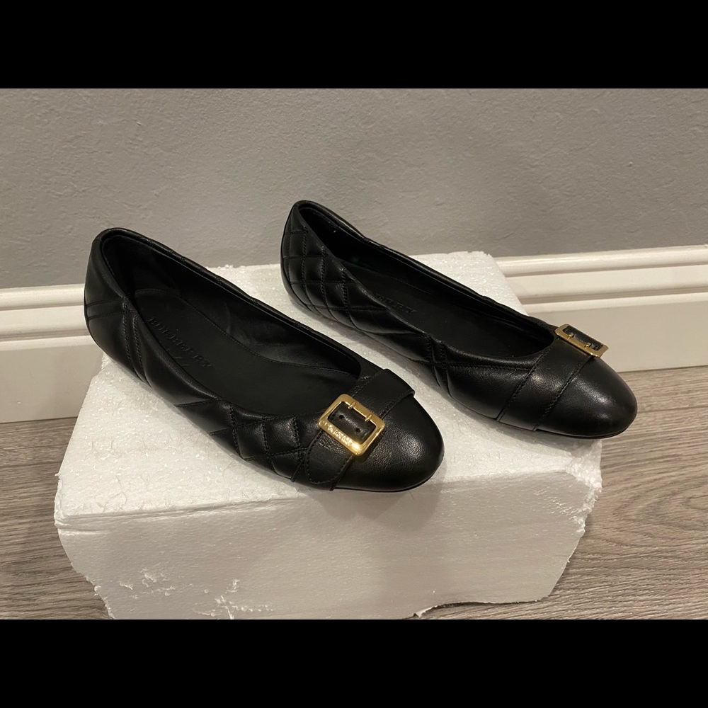 Burberry flats size 6